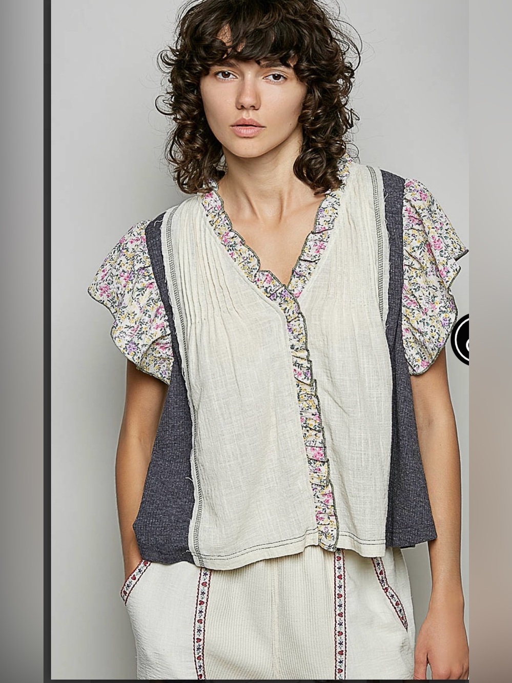 POL Light Cream Floral-Trim Textured Women's Top